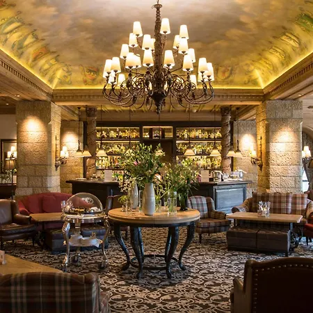 Отель Palace 5*